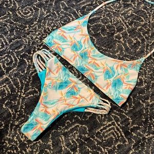 Mahkia Kinis Tropical Bikini Set